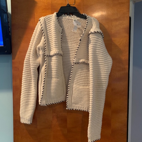 Cream cardigan w/ black stitching - Picture 3 of 3